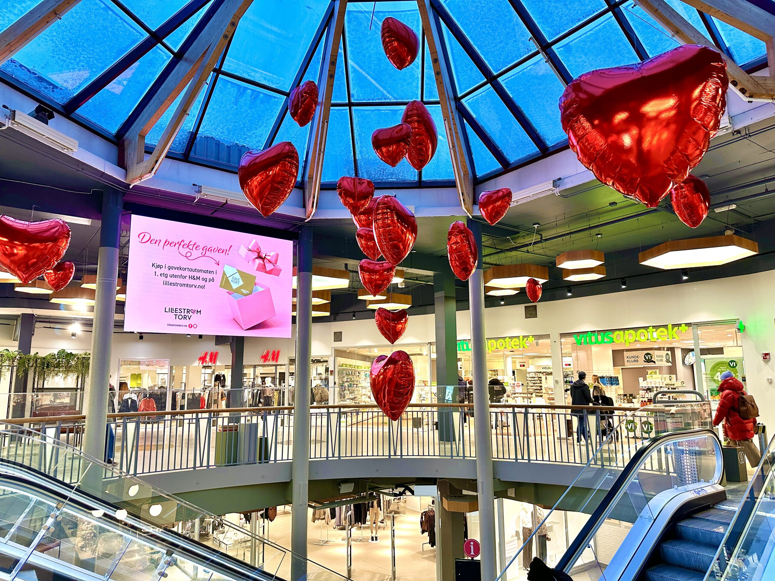 Lillestrøm Torv inne Bygg B Hjerter